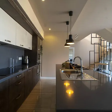 3 Bedroom With Great View Close To Marina *